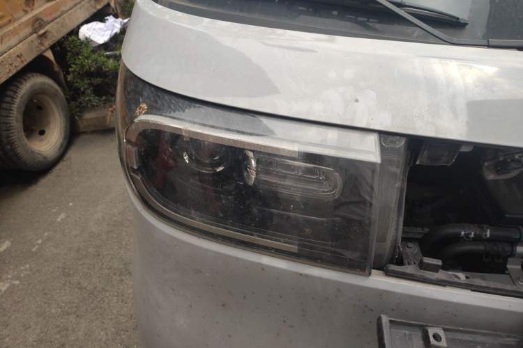 Used SAIC MAXUS Dana V1 2026 Model V1 Low-Roof Multi-Function Version (42 kWh) Right Front Headlight
