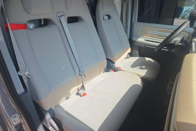 Used SAIC MAXUS Dana V1 2025 V1+ Short Wheelbase Low-Roof Multi-Function Version (42 kWh) Right Front Seat