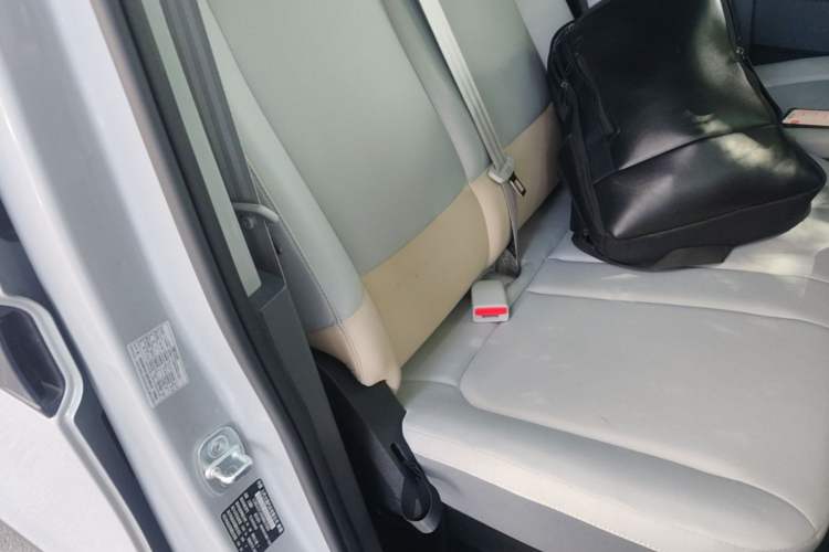 Used SAIC MAXUS Dana V1 2025 Low-Roof Multi-Function Version 42 kWh Right Front Seat