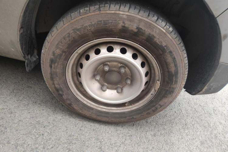 Used SAIC MAXUS Dana V1 2026 Model V1 Low-Roof Multi-Function Version (42 kWh) Right Front Wheel Hub