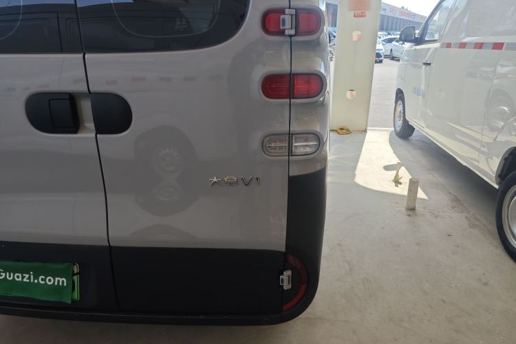 Used SAIC MAXUS Dana V1 2025 V1+ Short Wheelbase Low-Roof Multi-Function Version (42 kWh) Right Rear Taillight