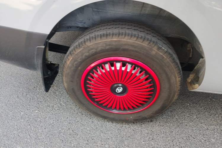 Used SAIC MAXUS Dana V1 2025 Low-Roof Multi-Function Version 42 kWh Right Rear Wheel Hub
