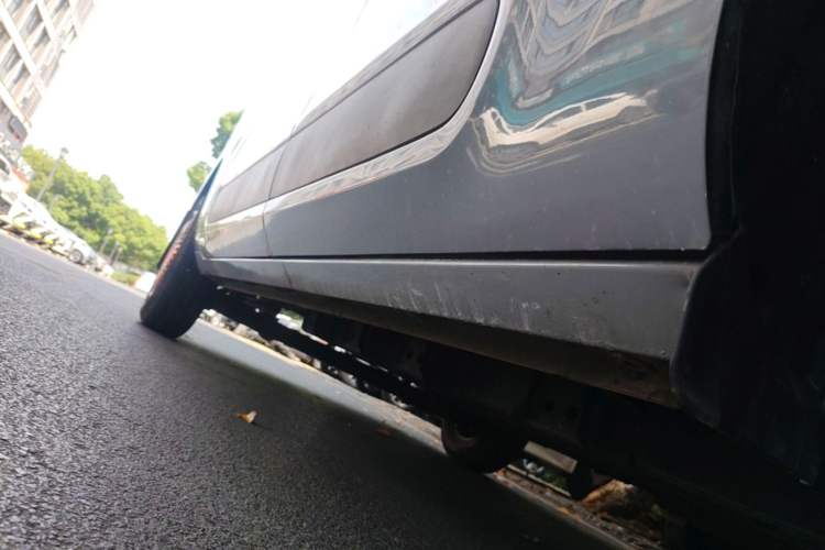 Used SAIC MAXUS Dana V1 2025 Low-Roof Multi-Function Version 42 kWh Right Side Sill