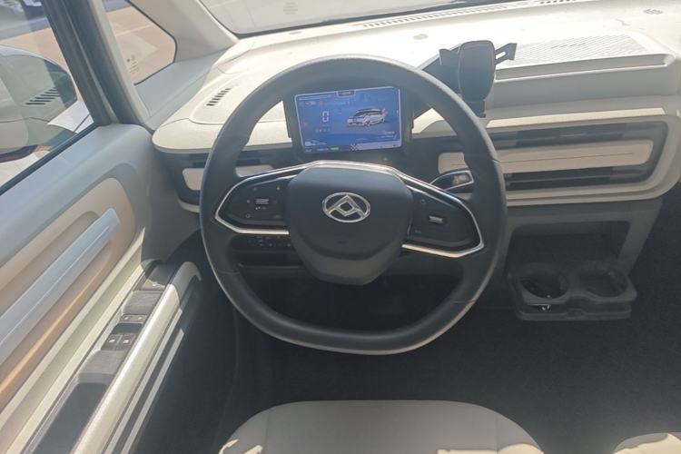 Used SAIC MAXUS Dana V1 2025 V1+ Short Wheelbase Low-Roof Multi-Function Version (42 kWh) Steering Wheel