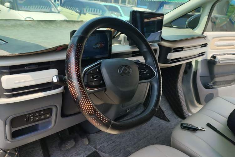 Used SAIC MAXUS Dana V1 2023 V1 Short Wheelbase Low Roof (43 kWh) Steering Wheel