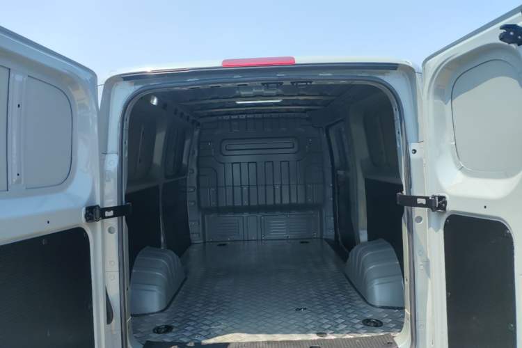 Used SAIC MAXUS Dana V1 2023 V1 Short Wheelbase Low Roof (43 kWh) Trunk