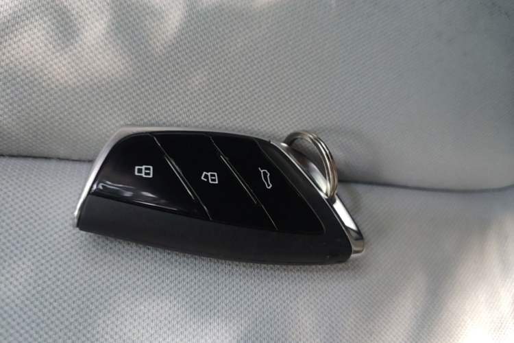 Used SAIC MAXUS Dana V1 2025 Low-Roof Multi-Function Version 42 kWh Vehicle Key