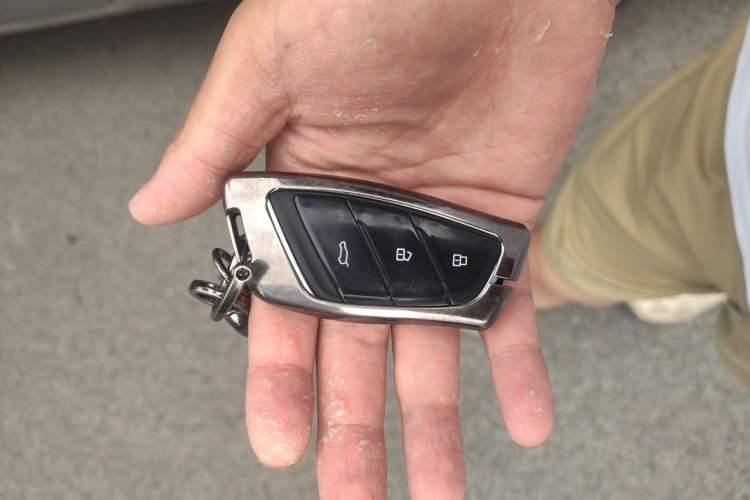 Used SAIC MAXUS Dana V1 2026 Model V1 Low-Roof Multi-Function Version (42 kWh) Vehicle Key