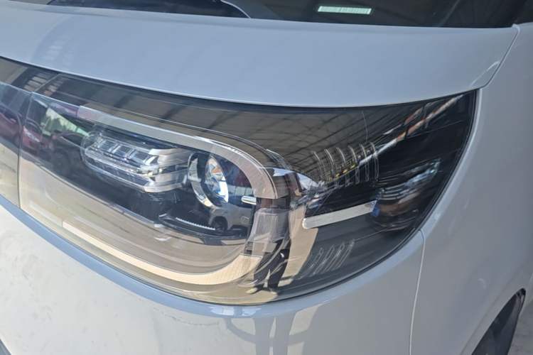 Used SAIC MAXUS Dana V1 2025 Low-Roof Cargo Version 42 kWh Left Front Headlight