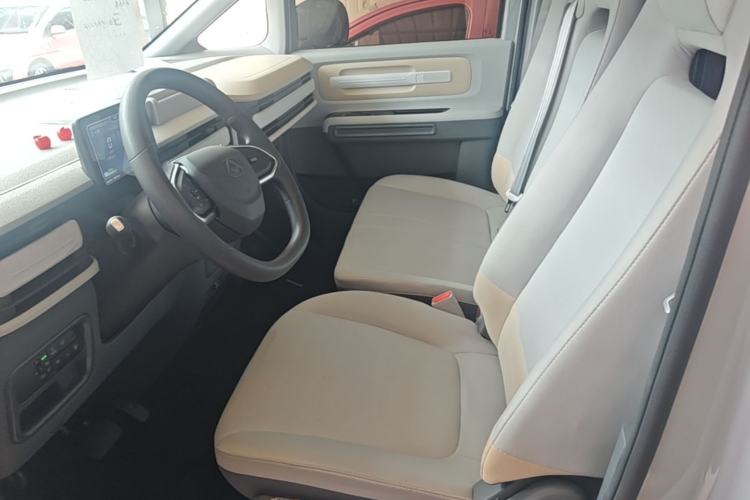Used SAIC MAXUS Dana V1 2025 Low-Roof Cargo Version 42 kWh Left Front Seat