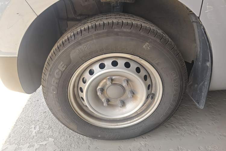 Used SAIC MAXUS Dana V1 2025 Low-Roof Cargo Version 42 kWh Left Front Wheel Hub