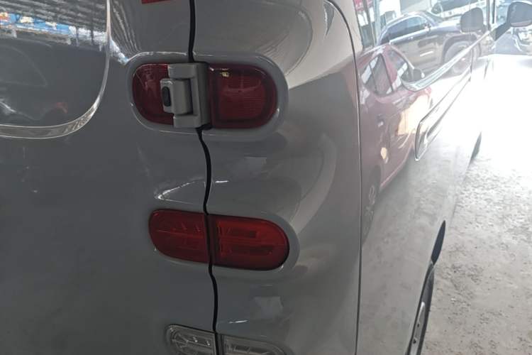Used SAIC MAXUS Dana V1 2025 Low-Roof Cargo Version 42 kWh Right Rear Taillight