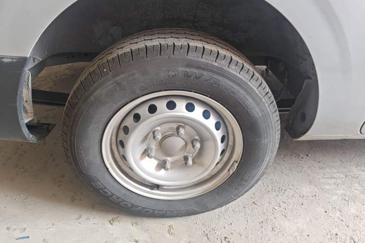 Used SAIC MAXUS Dana V1 2025 Low-Roof Cargo Version 42 kWh Right Rear Wheel Hub