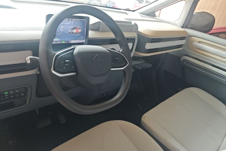 Used SAIC MAXUS Dana V1 2025 Low-Roof Cargo Version 42 kWh Steering Wheel