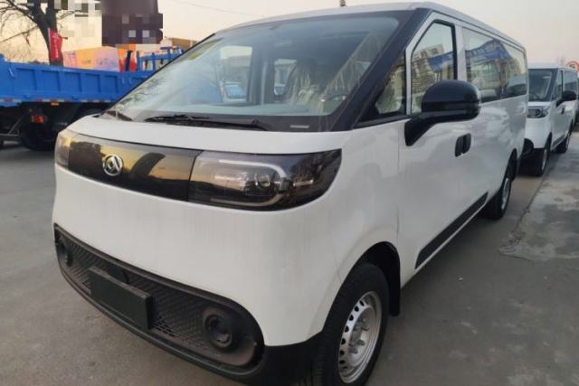 Used SAIC MAXUS Dana V1 2025 V1+ Long Wheelbase Low-Roof Multi-Function Version (62 kWh)