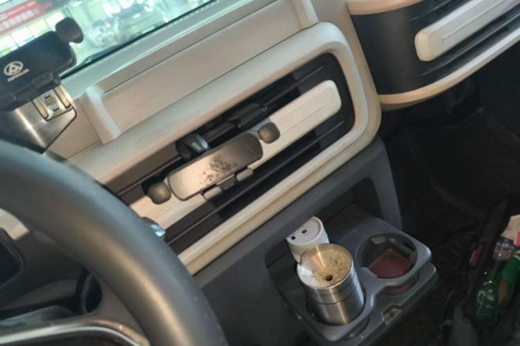Used SAIC MAXUS Dana V1 2025 V1 Long Wheelbase Low-Roof Cargo Version (51 kWh) Audio And AC Panel