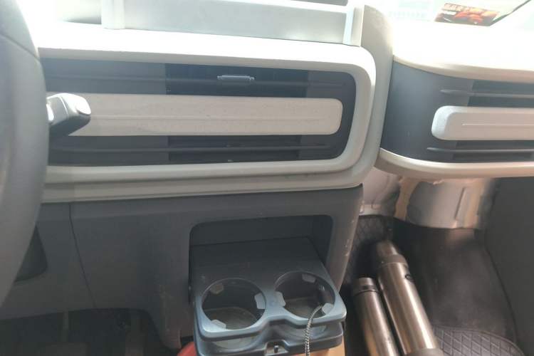 Used SAIC MAXUS Dana V1 2026 Model V1 Low-Roof Multi-Function Version (42 kWh) Audio And AC Panel