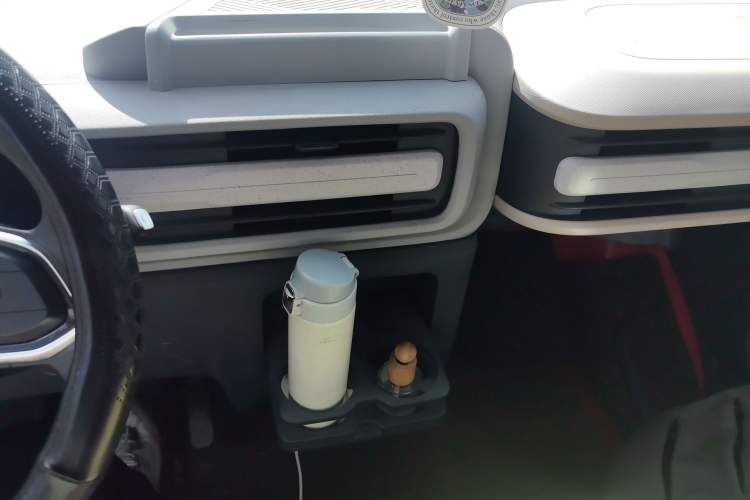 Used SAIC MAXUS Dana V1 2025 V1+ Long Wheelbase Low-Roof Multi-Function Version (62 kWh) Audio And AC Panel