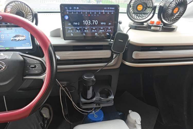 Used SAIC MAXUS Dana V1 2025 V1+ Long Wheelbase Low-Roof Multi-Function Version (62 kWh) Audio And AC Panel