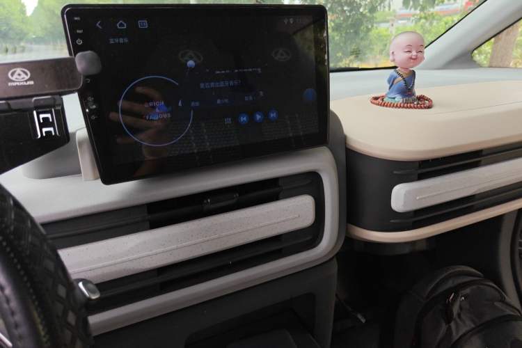 Used SAIC MAXUS Dana V1 2025 V1+ Long Wheelbase High-Roof Multi-Function Version (62 kWh) Audio And AC Panel