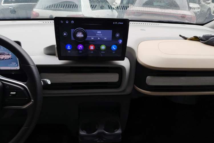 Used SAIC MAXUS Dana V1 2025 Low-Roof Multi-Function Version 42 kWh Audio And AC Panel