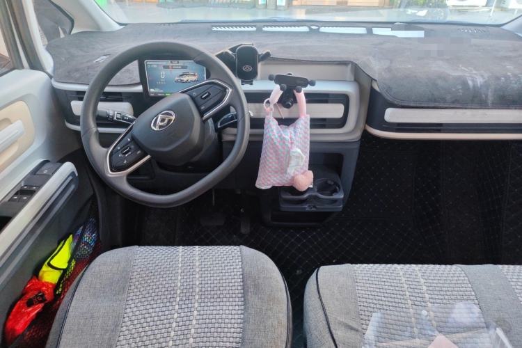 Used SAIC MAXUS Dana V1 2025 V1+ Short Wheelbase Low-Roof Cargo Version (42 kWh) Center Console