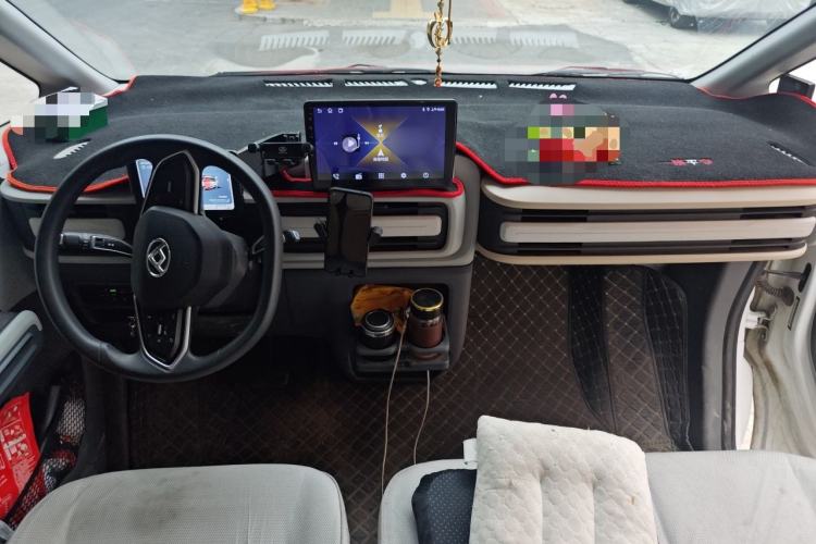 Used SAIC MAXUS Dana V1 2025 V1+ Long Wheelbase High-Roof Multi-Function Version (62 kWh) Center Console