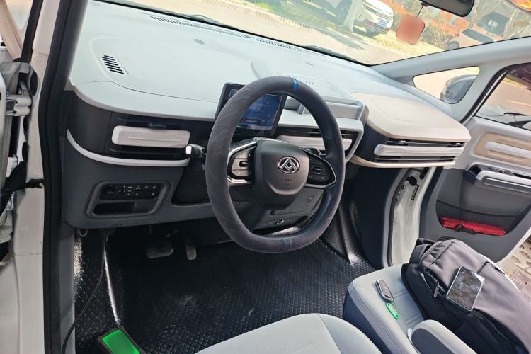 Used SAIC MAXUS Dana V1 2025 Low-Roof Multi-Function Version 50 kWh Center Console