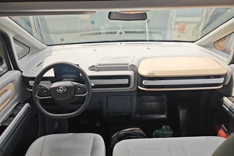 Used SAIC MAXUS Dana V1 2024 V1 Short Wheelbase Low-Roof Multi-Function Version (51 kWh) Center Console
