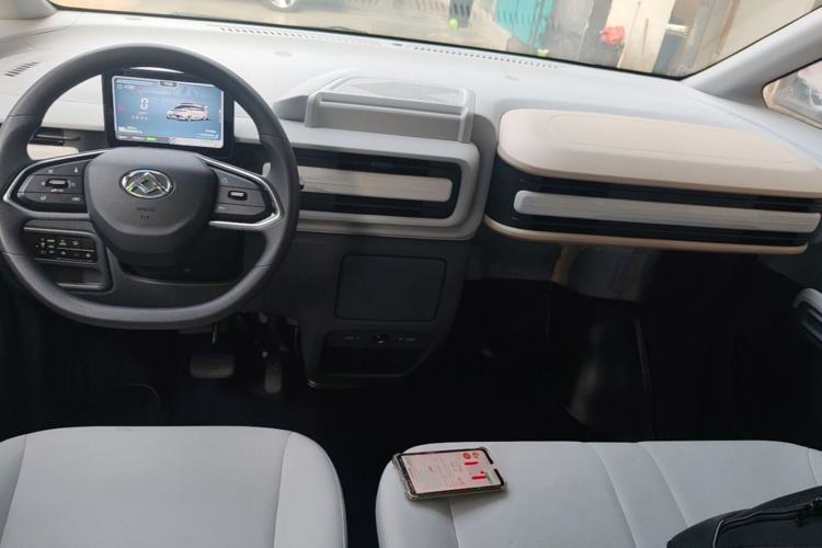 Used SAIC MAXUS Dana V1 2025 Low-Roof Multi-Function Version 42 kWh Center Console