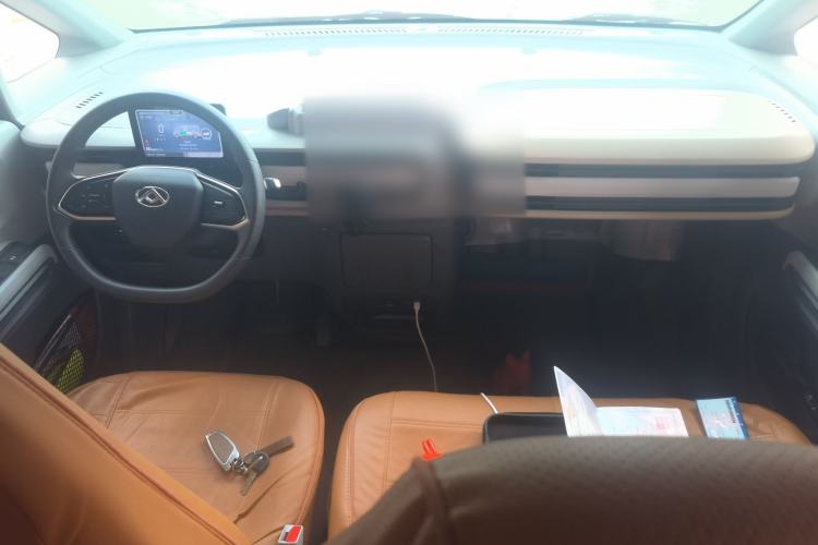 Used SAIC MAXUS Dana V1 2025 V1+ Long Wheelbase High-Roof Multi-Function Version (64 kWh) Center Console