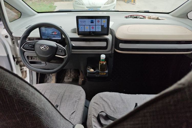 Used SAIC MAXUS Dana V1 2024 V1 Short Wheelbase Low-Roof Multi-Function Version (51 kWh) Center Console