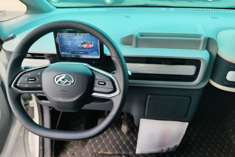 Used SAIC MAXUS Dana V1 2025 V1+ Long Wheelbase High-Roof Multi-Function Version (62 kWh) Center Console