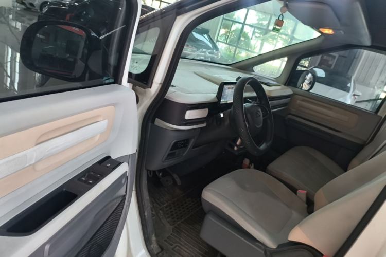 Used SAIC MAXUS Dana V1 2025 V1 Long Wheelbase Low-Roof Cargo Version (51 kWh) Driver Seat