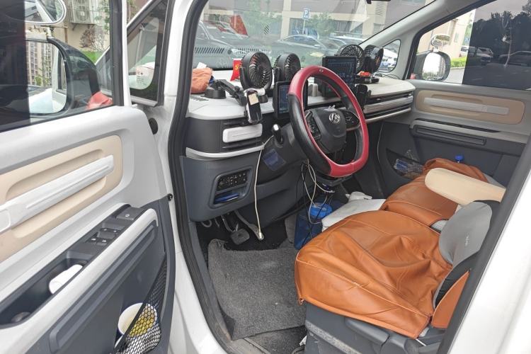 Used SAIC MAXUS Dana V1 2025 V1+ Long Wheelbase Low-Roof Multi-Function Version (62 kWh) Driver Seat