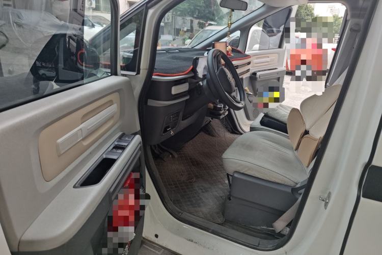 Used SAIC MAXUS Dana V1 2025 V1+ Long Wheelbase High-Roof Multi-Function Version (62 kWh) Driver Seat