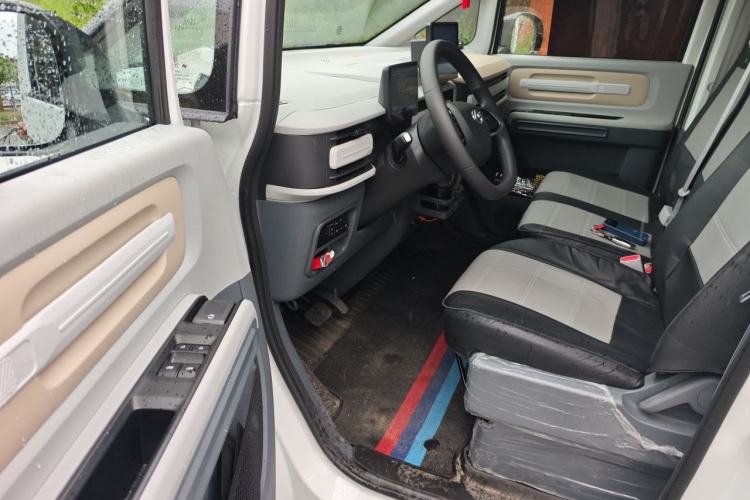 Used SAIC MAXUS Dana V1 2025 V1+ Long Wheelbase Low-Roof Cargo Version (50 kWh) Driver Seat