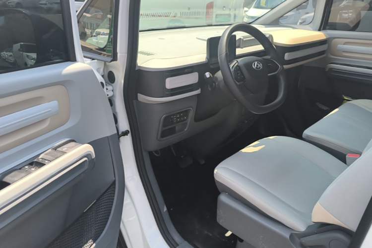 Used SAIC MAXUS Dana V1 2025 V1 Short Wheelbase Low-Roof Multi-Function Version (42 kWh) Driver Seat