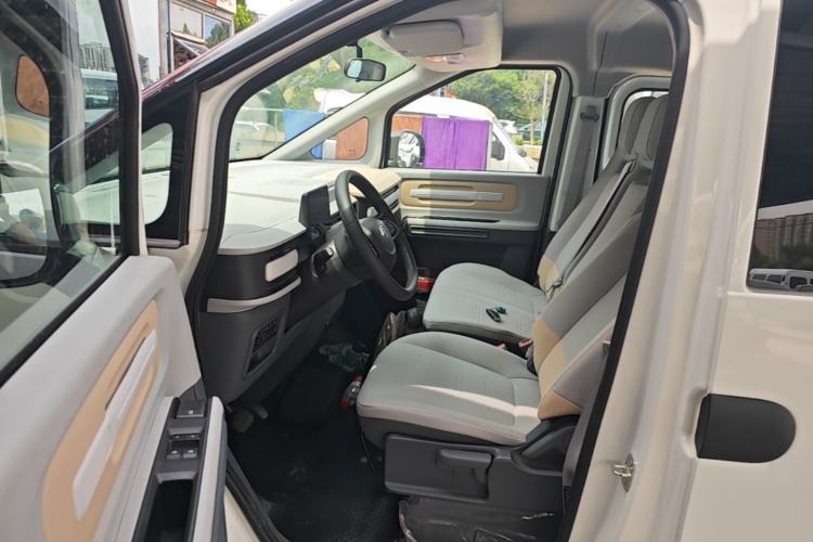 Used SAIC MAXUS Dana V1 2024 V1 Short Wheelbase Low-Roof Multi-Function Version (51 kWh) Driver Seat