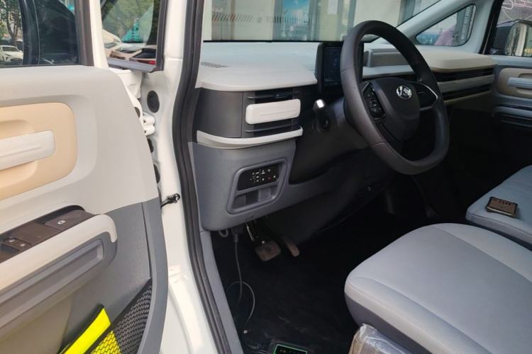 Used SAIC MAXUS Dana V1 2025 Low-Roof Multi-Function Version 42 kWh Driver Seat