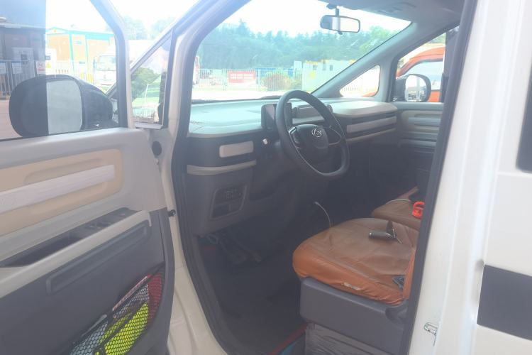 Used SAIC MAXUS Dana V1 2025 V1+ Long Wheelbase High-Roof Multi-Function Version (64 kWh) Driver Seat