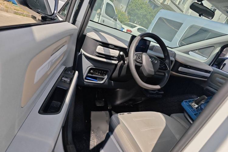 Used SAIC MAXUS Dana V1 2024 V1 Short Wheelbase Low-Roof Multi-Function Version (51 kWh) Driver Seat