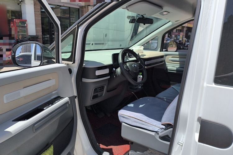 Used SAIC MAXUS Dana V1 2025 V1 Short Wheelbase Low-Roof Multi-Function Version (42 kWh) Driver Seat