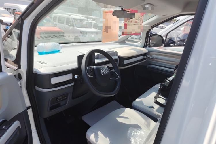 Used SAIC MAXUS Dana V1 2025 V1 Short Wheelbase Low-Roof Multi-Function Version (42 kWh) Driver Seat