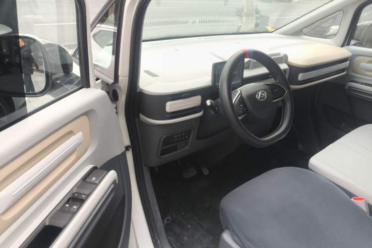 Used SAIC MAXUS Dana V1 2025 Low-Roof Multi-Function Version 50 kWh Driver Seat