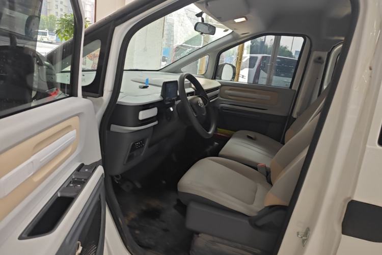 Used SAIC MAXUS Dana V1 2025 V1+ Long Wheelbase Low-Roof Multi-Function Version (62 kWh) Driver Seat