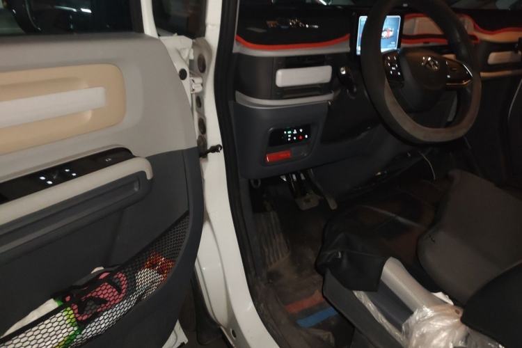Used SAIC MAXUS Dana V1 2025 V1+ Long Wheelbase Low-Roof Multi-Function Version (62 kWh) Driver Seat