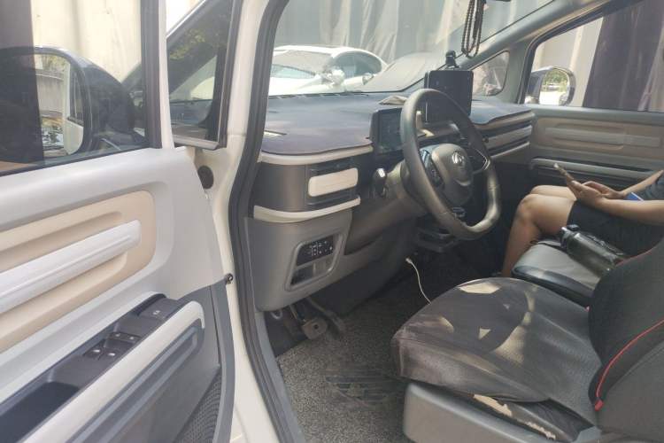 Used SAIC MAXUS Dana V1 2025 V1 Short Wheelbase Low-Roof Multi-Function Version (42 kWh) Driver Seat