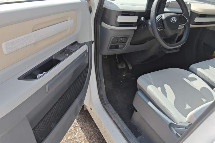 Used SAIC MAXUS Dana V1 2025 V1 Short Wheelbase Low-Roof Multi-Function Version (42 kWh) Driver Seat