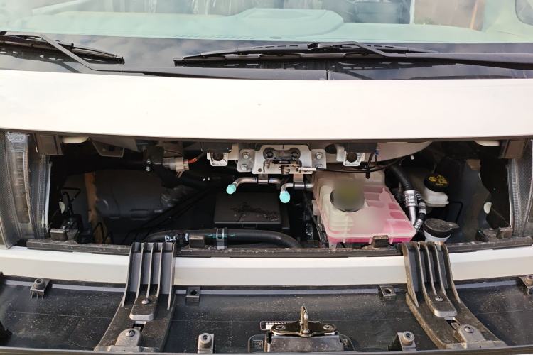 Used SAIC MAXUS Dana V1 2025 Low-Roof Multi-Function Version 42 kWh Engine Bay